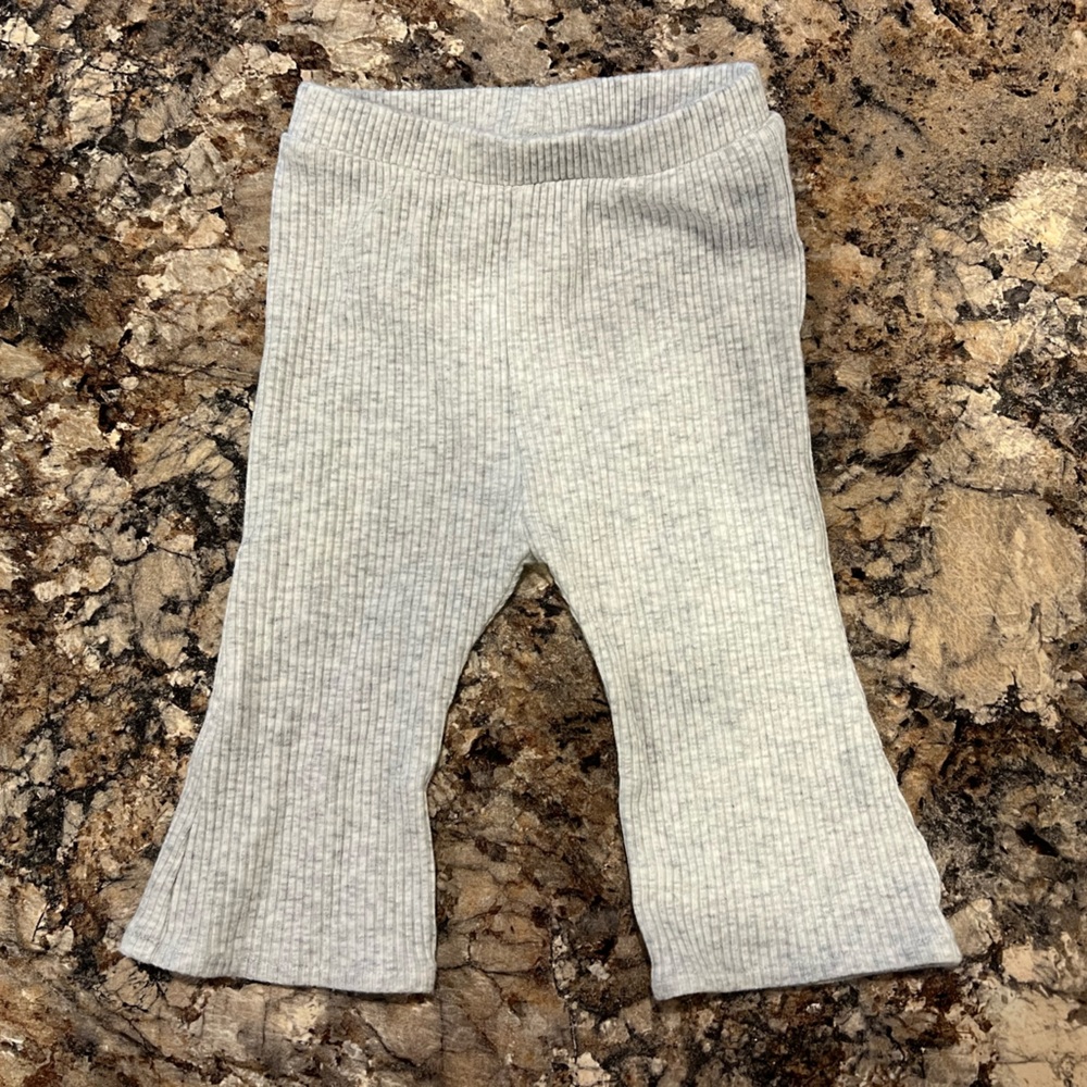 Old Navy Light Gray Ribbed Baby Girl Leggings